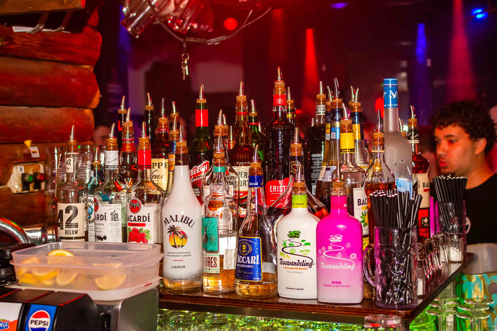 People having fun in the club, event photography Enschede