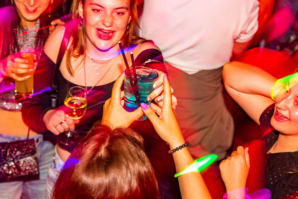 People having fun in the club, club photography in Enschede